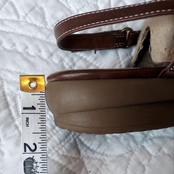 Yuu Slingback Brown 1 1/2" Heel Summer Sandals, Size 11W Like New - Picture 7 of 7